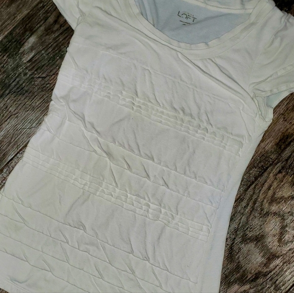 Ann Taylor LOFT Creme Ruffled Front Top XS - Picture 2 of 4